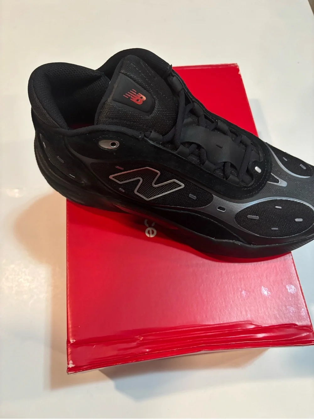 New Balance Fresh Foam BB V3/ Black Team Red Basketball/ Shoes Size 12.5